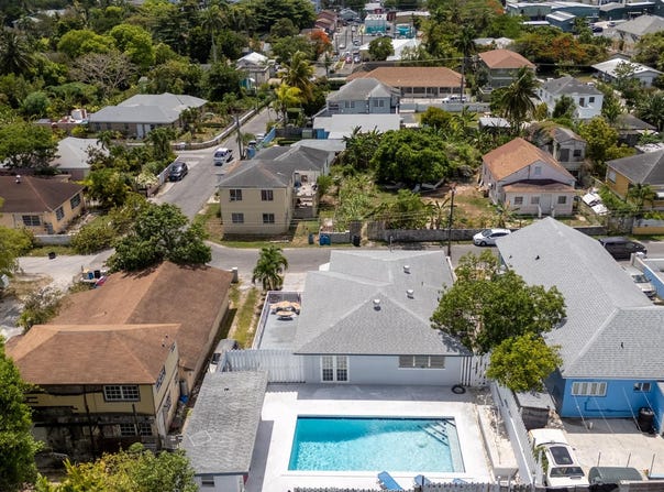 TRIPLEX NEAR PALMDALE, New Providence/Paradise Island, 