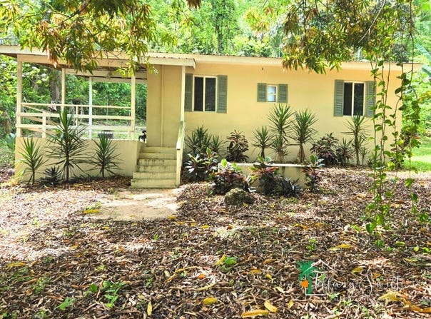 #4226 – Cozy Country Living, Five Buildings on 3/4 Acre of Land Just 15 Minutes from Belmopan, Cayo District, Belize, Teakettle, Cayo District, Teakettle, Cayo District