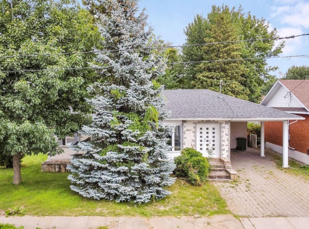 1606 Av. Rousseau, Plessisville, QC G6L2V1, CA, Plessisville, Quebec G6L2V1