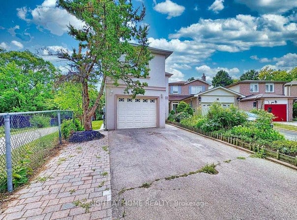 100 Greenbelt Crescent, Richmond Hill, Ontario L4C5R8