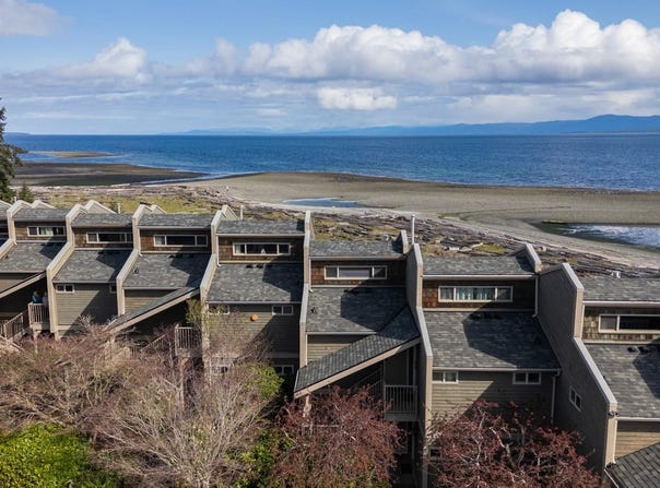 3295 Island Hwy W 220, Qualicum Beach, British Columbia V9K 2C6
