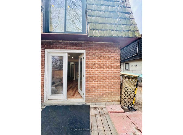 9 Tilley Drive, Toronto, Ontario M1C2T9