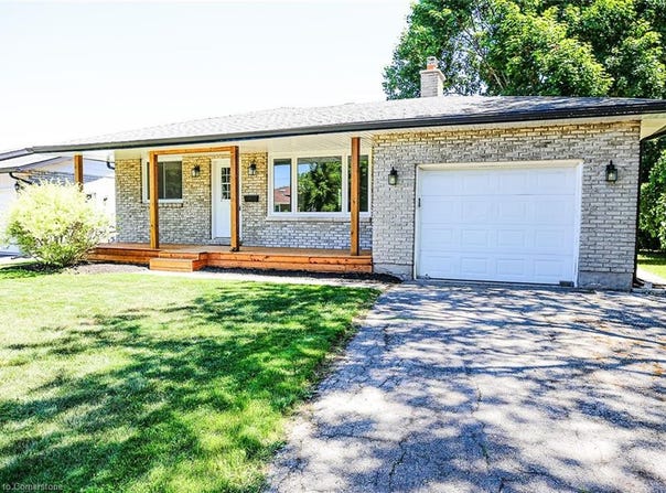 32 Royal Oak Drive, Welland, Ontario L3C5V9