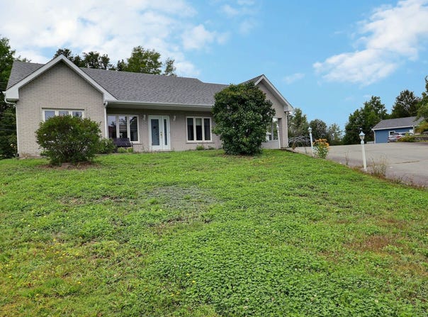 1592 Rue de la Québécoise, Val-d'Or, Quebec J9P7G8