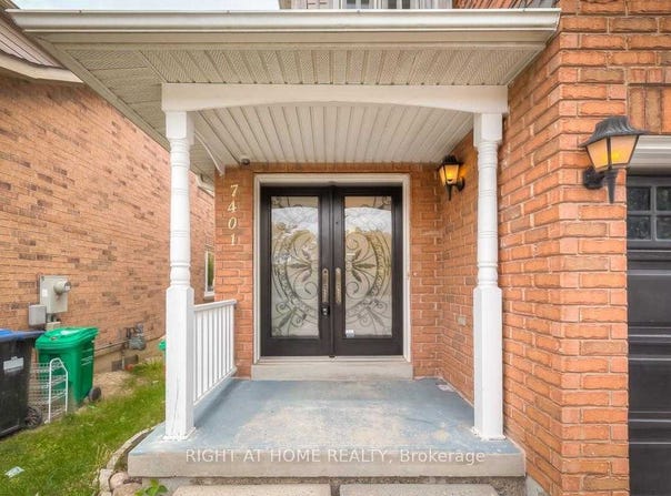 7401 Village Walk, Mississauga, Ontario L5W1X6