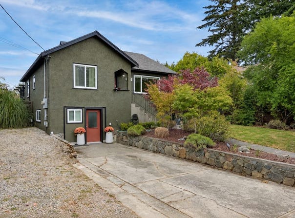 1000 Tattersall Dr, Saanich, British Columbia V8X2X2