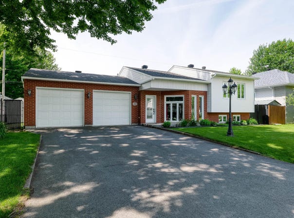 325 Rue Laporte, Lavaltrie, Quebec J5T2R1