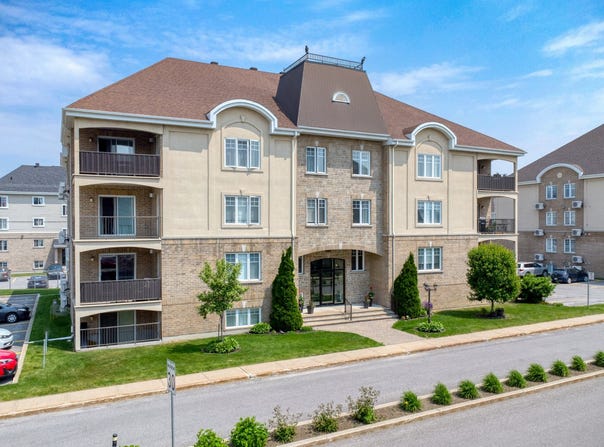 245 Rue Bohémier, Mascouche, QC J7K0A8, CA, Mascouche, Quebec J7K0A8