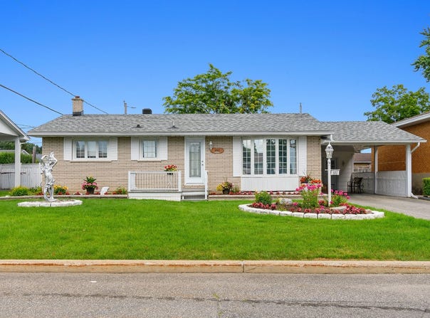 492 Rue Mercier, Gatineau, QC J8P6B2, CA, Gatineau, Quebec J8P6B2