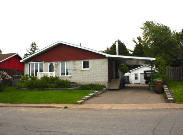 1815 Rue Goya, Jonquière, QC G7Z1C4, CA, Jonquière, Quebec G7Z1C4