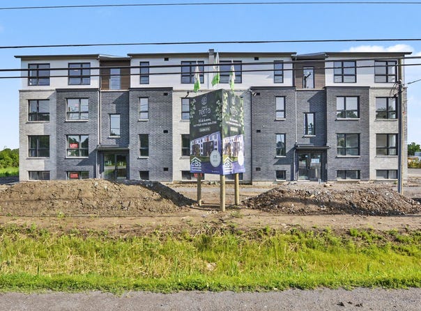 879A Boul. Arthur-Sauvé, Saint-Eustache, Quebec J0N1P0
