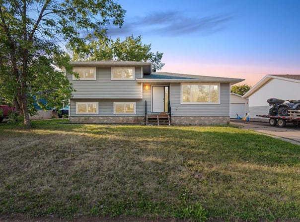 453 Signal Road, Fort McMurray, Alberta T9H3W6