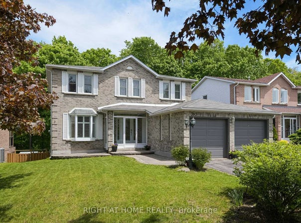 393 Vanden Bergh Boulevard, Newmarket, Ontario L3Y7Z8