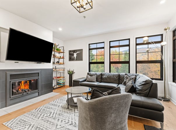 211 Ch. des Quatre-Sommets 4, Mont-Tremblant, Quebec J8E 1C6