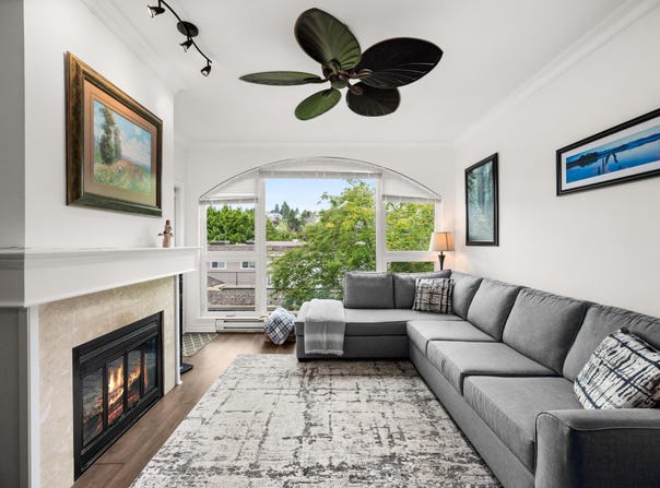 15809 Marine Drive, White Rock, British Columbia V4B1E7