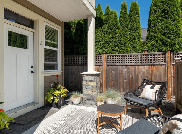 2369 Malaview Ave, Sidney, British Columbia V8L2G1