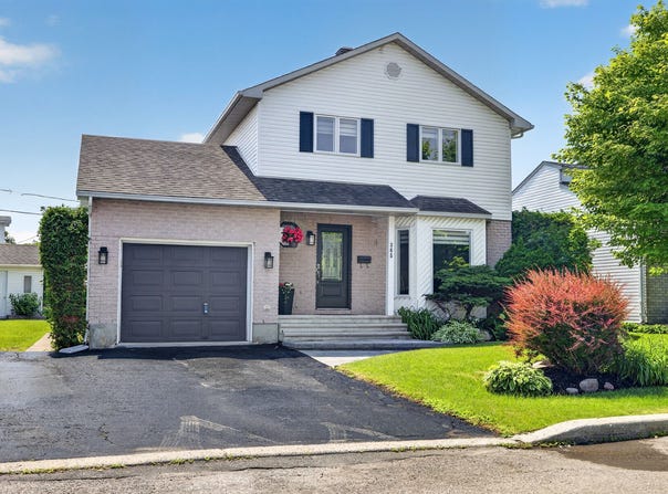 365 Rue Émile-Pelletier, Gatineau, Quebec J8R2J9