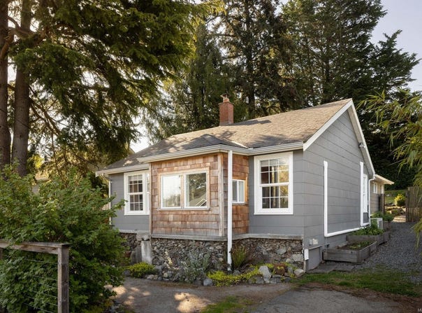 1227 Lockley Rd, Esquimalt, British Columbia V9A4S8