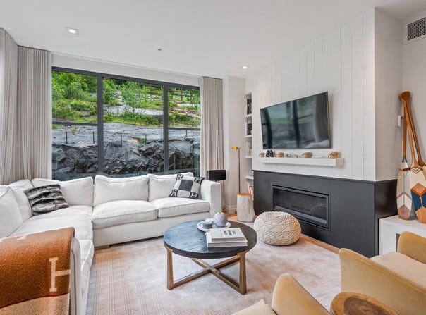 119 Ch. des Sous-Bois 201, Mont-Tremblant, Quebec J8E 3M1