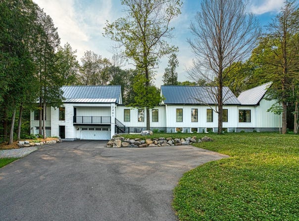 240A Rue Lucerne, Rosemère, Quebec J7A 4W6