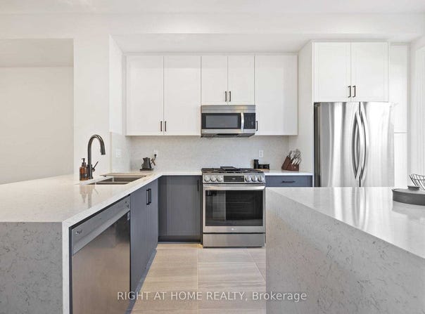 21 - 10 Lunar Crescent, Mississauga, Ontario L5M2P6