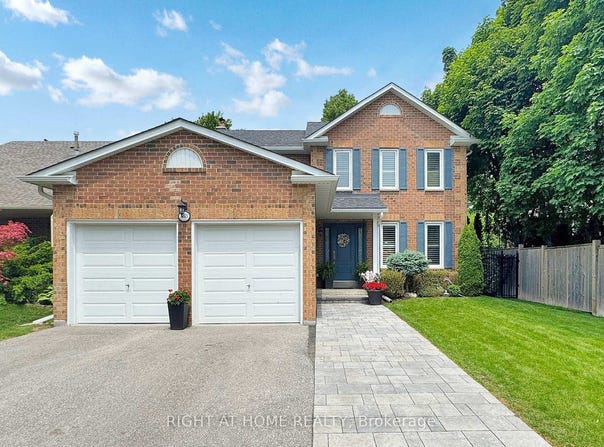 363 CROSSLAND Gate, Newmarket, Ontario L3X1B5