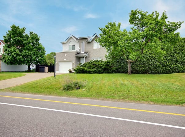 631 Rue Félix-Leclerc, Mont-Saint-Hilaire, QC J3H5P6, CA, Mont-Saint-Hilaire, Quebec J3H5P6