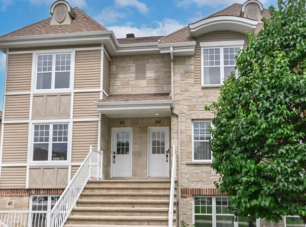 44 Place Mathieu, Saint-Joseph-du-Lac, Quebec J0N1M0