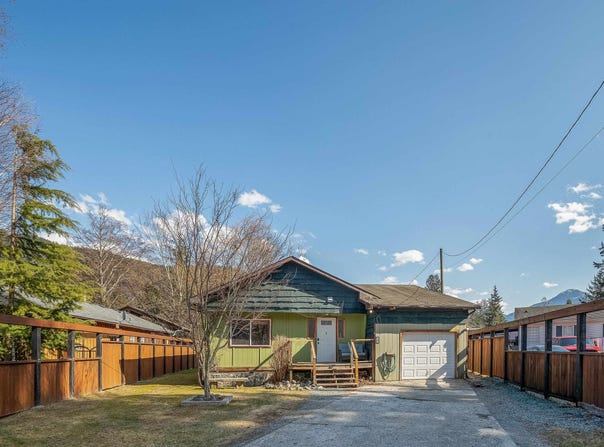 23 Bracken Parkway, Squamish, British Columbia V0N 1T0