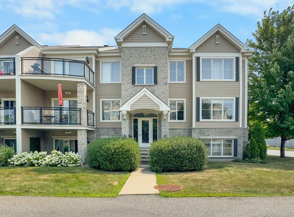 95 Place Charles-Lemoyne, Sainte-Catherine, QC J5C0A2, CA, Sainte-Catherine, Quebec J5C0A2
