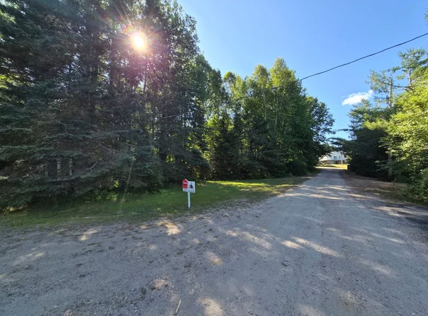 Ch. du Héron, Mont-Laurier, Quebec J9L3G6