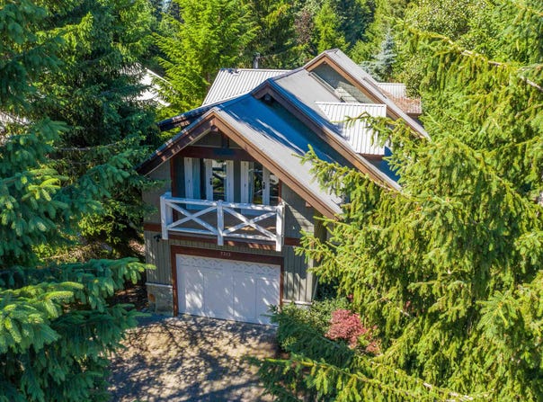 7313 Fitzsimmons Road South, Whistler, British Columbia V8E 0E5