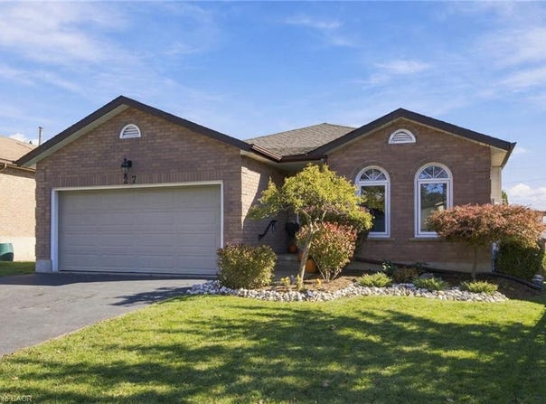27 Costain Court, Waterloo, ON, Kitchener, Ontario N2N-3A5