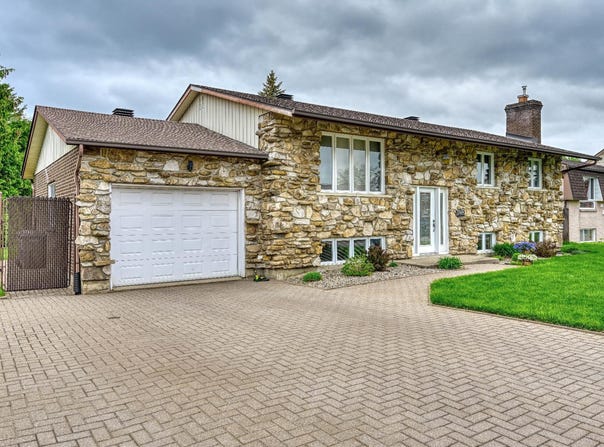 2038 Rue de Murcie, Vimont, QC H7M3Y3, CA, Vimont, Quebec H7M3Y3