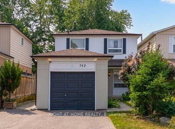742 Beman Drive, Newmarket, Ontario L3Y4Z2