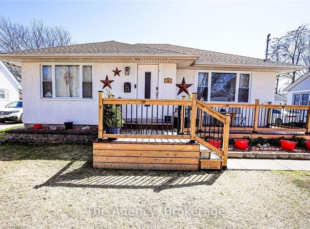14 Heywood Avenue, St. Catharines, Ontario L2M2M8