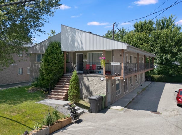 1135 Rue Papineau, Fleurimont, QC J1E1Z7, CA, Fleurimont, Quebec J1E1Z7