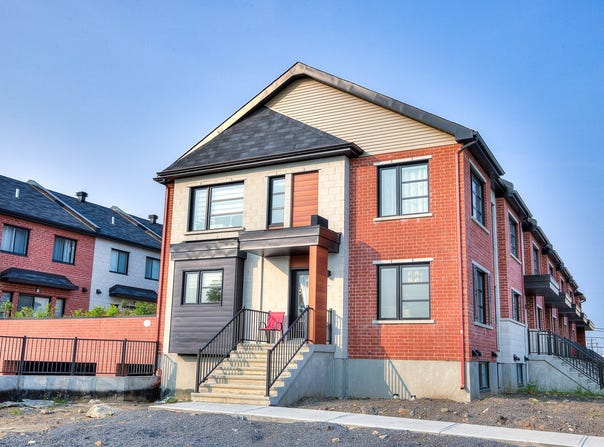 418Z Rue Papineau, Boisbriand, QC J7G0A4, CA, Boisbriand, Quebec J7G0A4