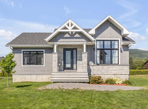 110 Rue de la Clé-des-Champs, Sainte-Anne-de-Beaupré, Quebec G0A3C0