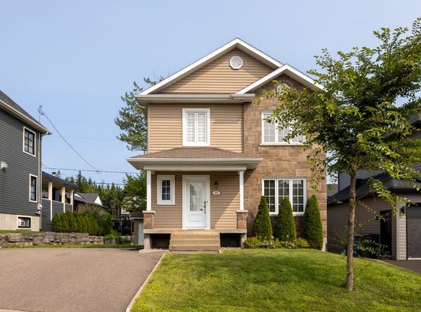 972 Rue de lEtna, La Haute-Saint-Charles, QC G3K0L4, CA, La Haute-Saint-Charles, Quebec G3K0L4