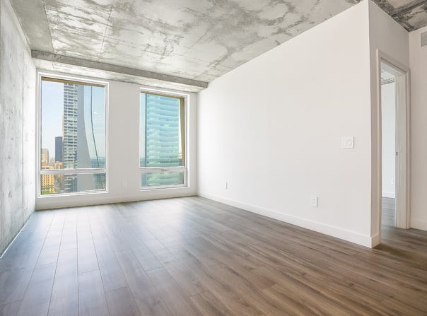 900 Rue St-Jacques, Montréal, Quebec H3C1A5
