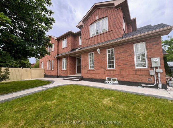 156 Fairhill Avenue, Brampton, Ontario L7A2H7