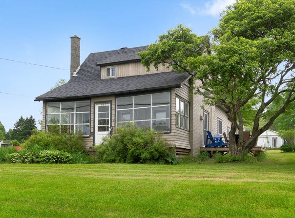221 Rue Angus S., East Angus, QC J0B1R0, CA, East Angus, Quebec J0B1R0