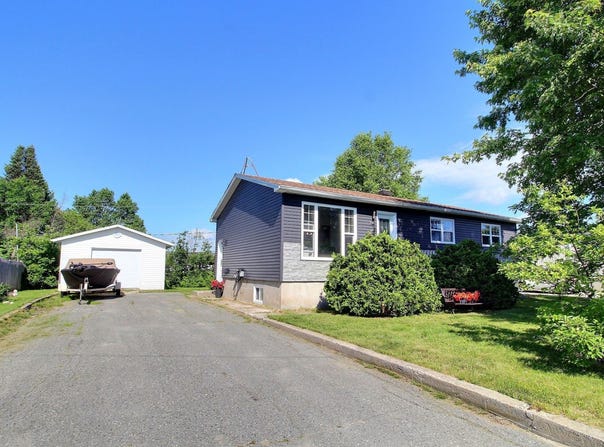 881 Rue des Frênes, Amos, QC J9P3J9, CA, Amos, Quebec J9P3J9