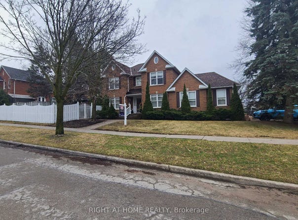 3 Hampstead Gate E, Clarington, Ontario L1E1V2
