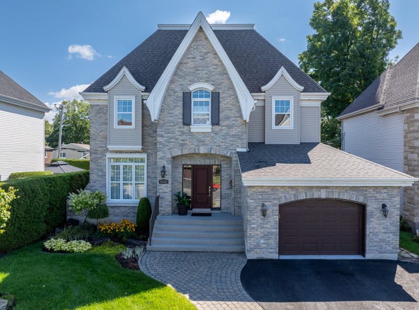 2560 Rue de la Canardière, Sainte-Rose, Quebec H7L6G3