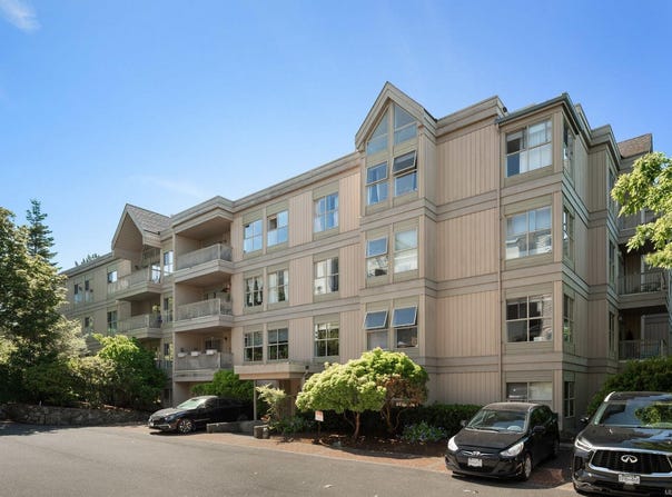 3363 Glasgow Ave, Saanich, British Columbia V8X1M5