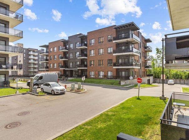 122 Boul. Hymus, Pointe-Claire, QC H9R1E8, CA, Pointe-Claire, Quebec H9R1E8