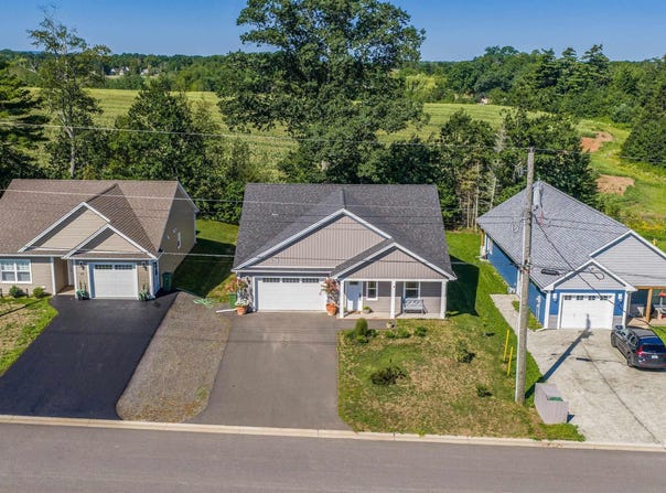 8 Covey Drive, North Kentville, Nova Scotia B4N 0H8