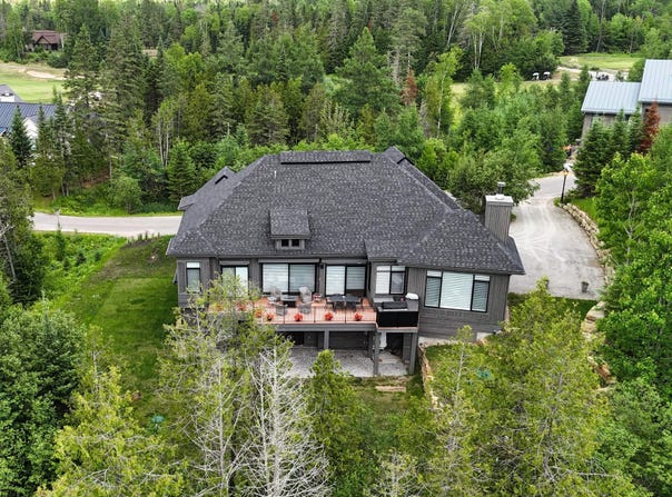 555 Allée Royale, Mont-Tremblant, Quebec J8E 2L9